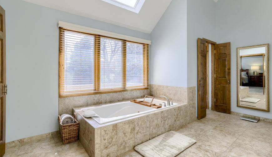 soaker tub with windows